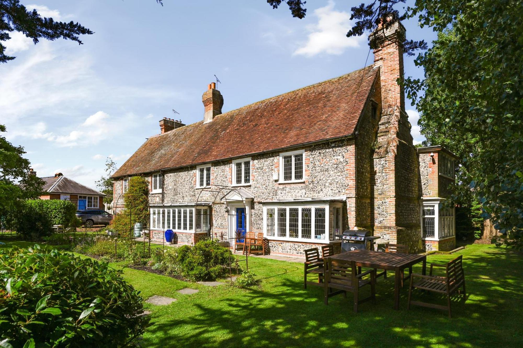 Walnut Tree House Villa Rustington Bagian luar foto