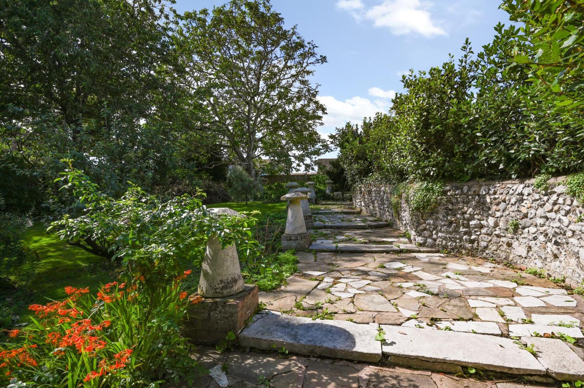 Walnut Tree House Villa Rustington Bagian luar foto