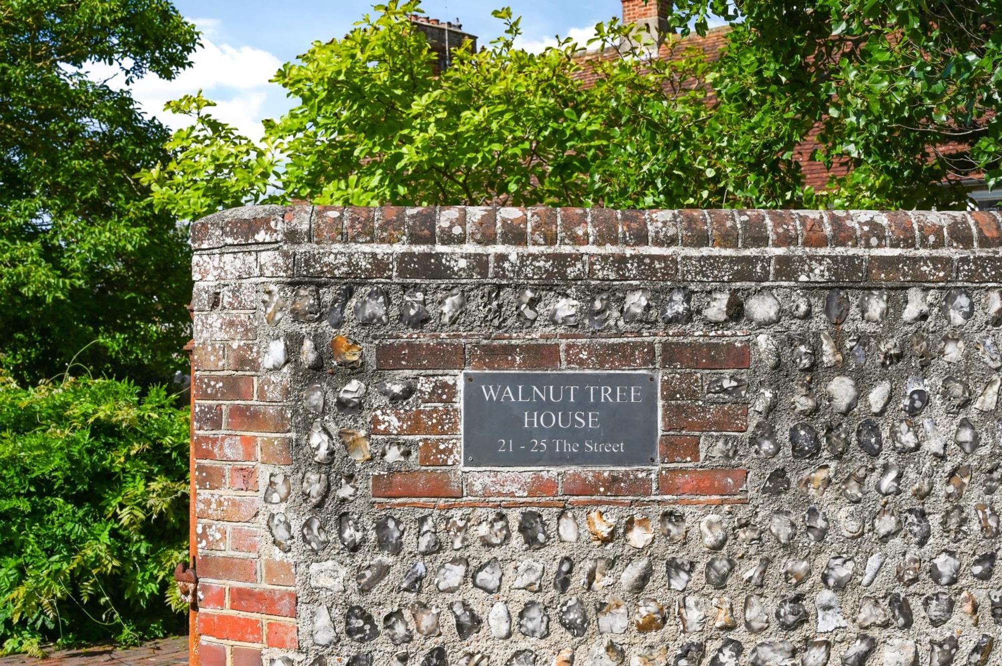 Walnut Tree House Villa Rustington Bagian luar foto