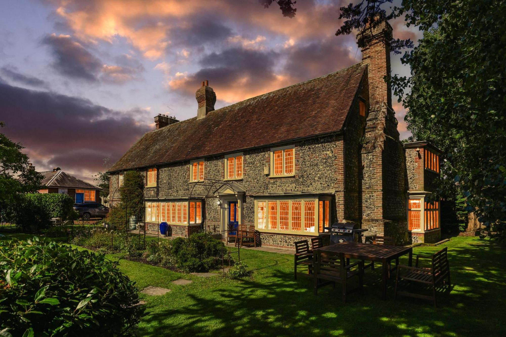 Walnut Tree House Villa Rustington Bagian luar foto