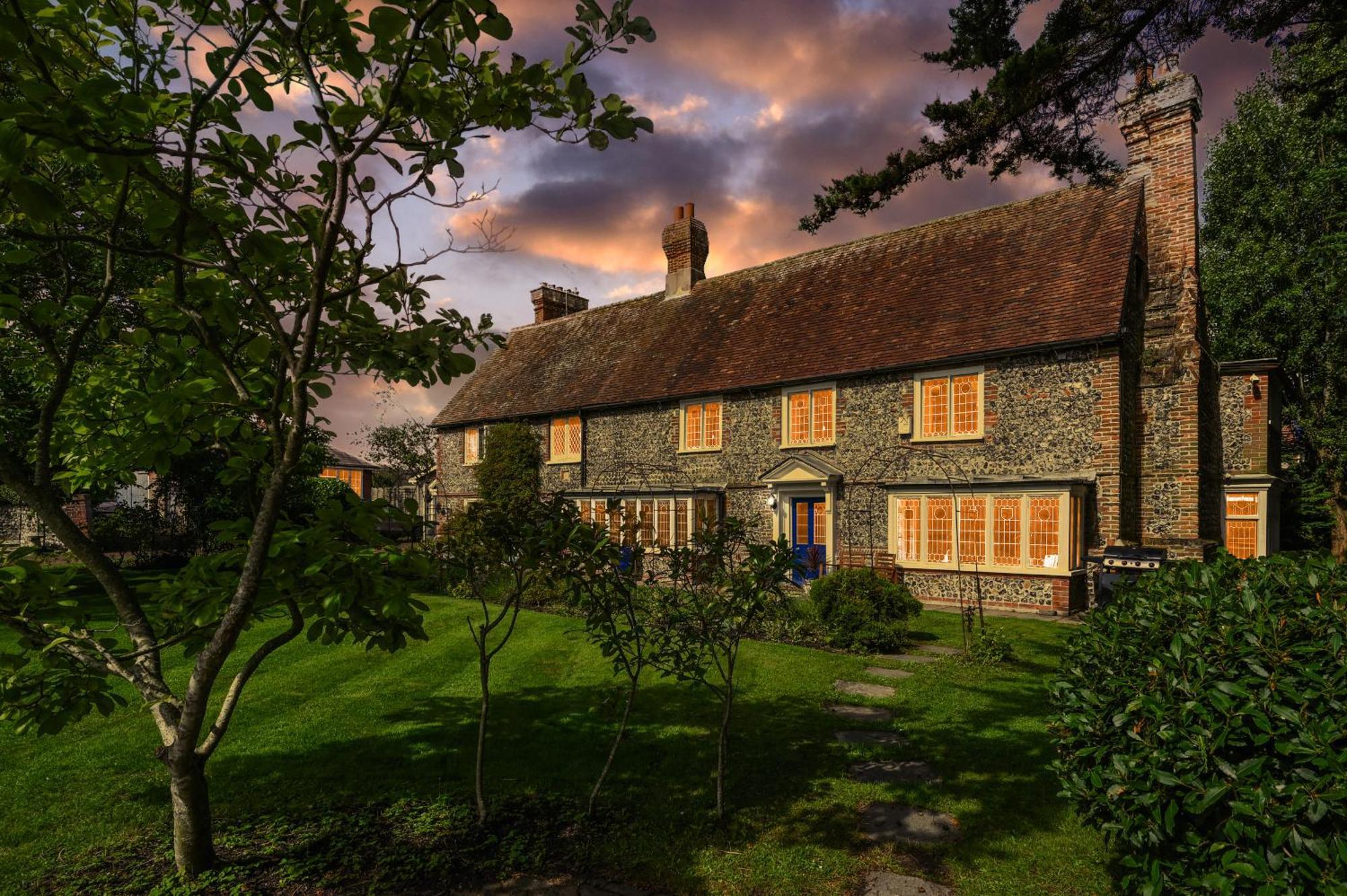 Walnut Tree House Villa Rustington Bagian luar foto